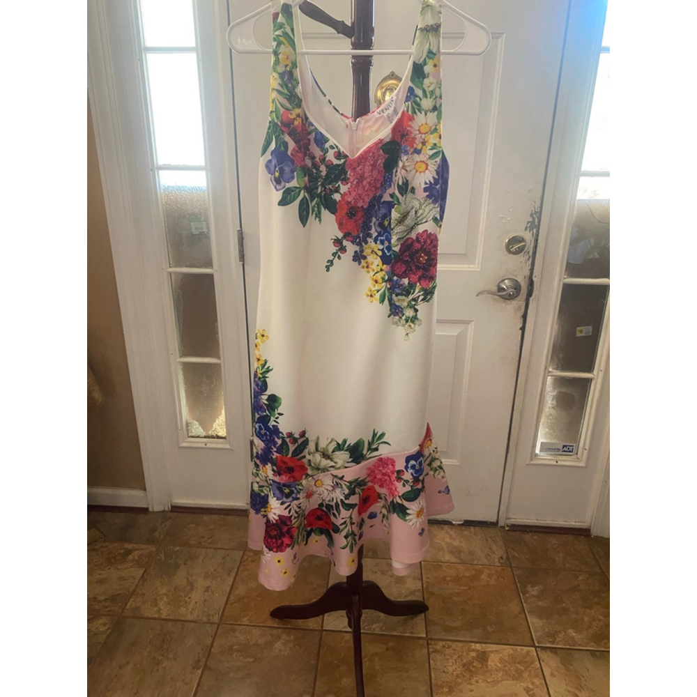 Women's VENUS White Floral Embellished Dress XL